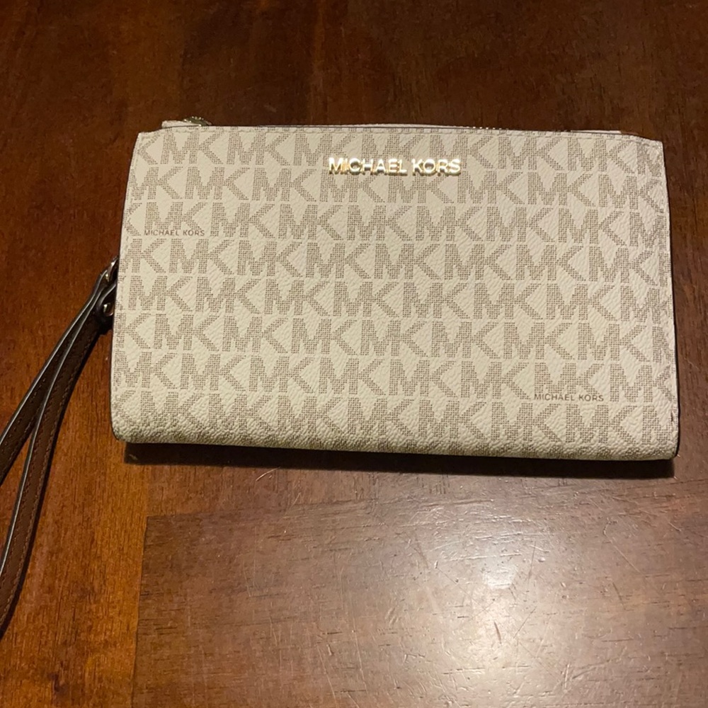 Michael Kors Bifold Wristlet